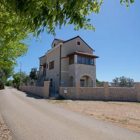 Apartment With A Parking Space Punta Kriza, Cres - 8082