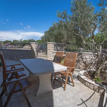 Apartment With A Parking Space Punta Kriza, Cres - 8082