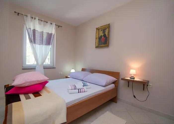 Apartment With Parking Space Punta Kriza, Cres - 8082