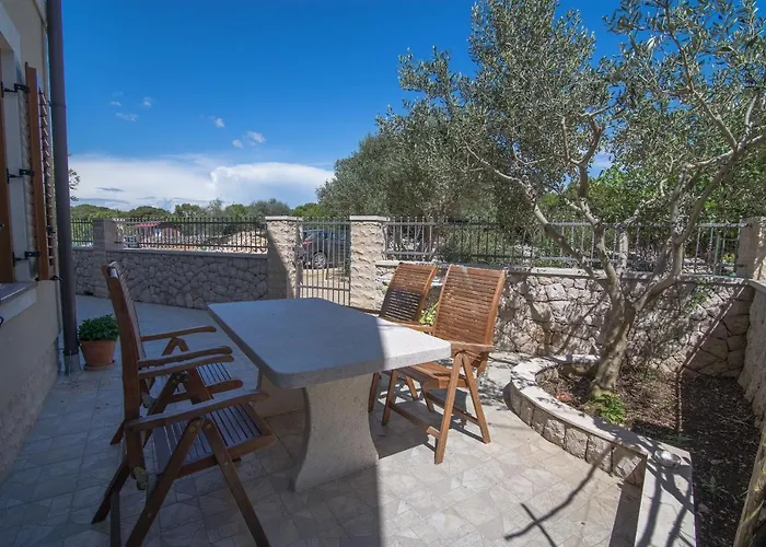 Apartment With Parking Space Punta Kriza, Cres - 8082