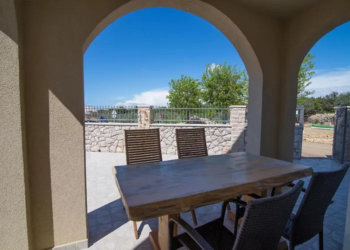 Apartment With Parking Space Punta Kriza, Cres - 8082